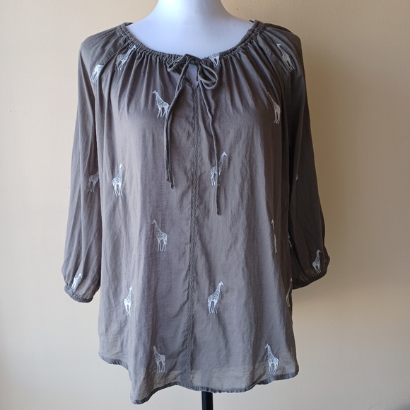 Loft Gray & White Peasant Top Size S Embroidered Giraffe Pattern 100% Cotton - Picture 2 of 13